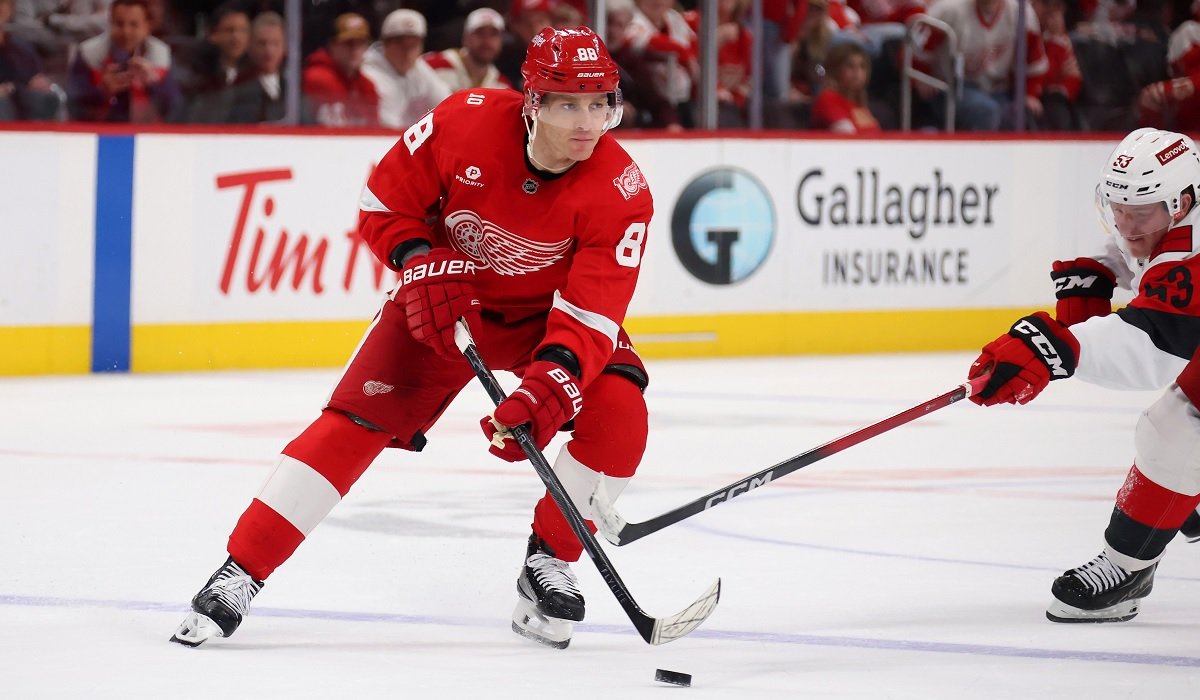 Minnesota Wild învinge pe Detroit Red Wings într-un meci spectaculos, complicând șansele „aripilor” la play-off Înfrângerea suferită de Detroit Red Wings în fața celor de la Minnesota Wild, scor 5-4, pune sub semnul întrebării șansele „aripilor” de a prinde un loc în play-off-ul Cupei Stanley