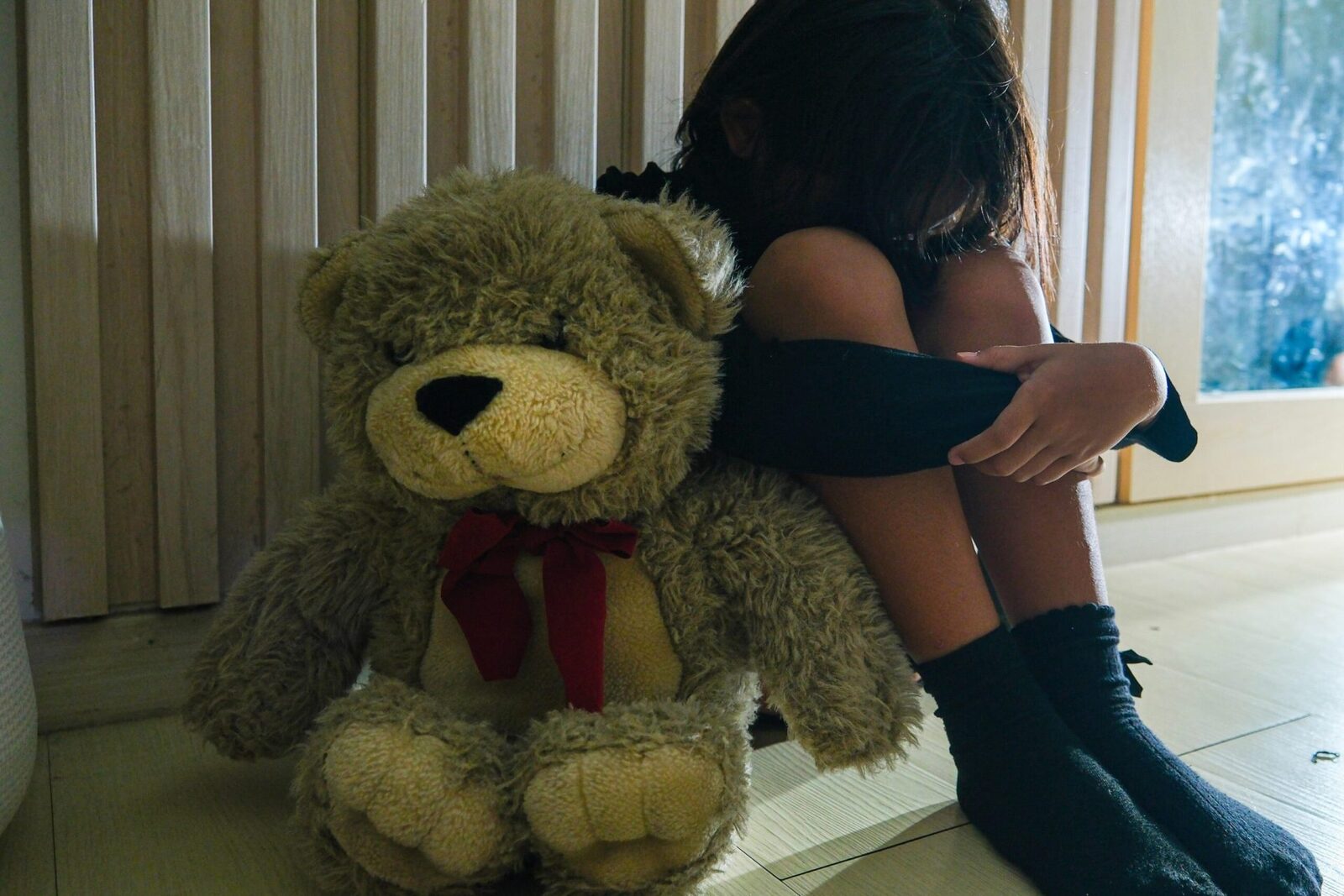 Cum ajung adulți copiii neglijați emoțional? Studii cutremurătoare