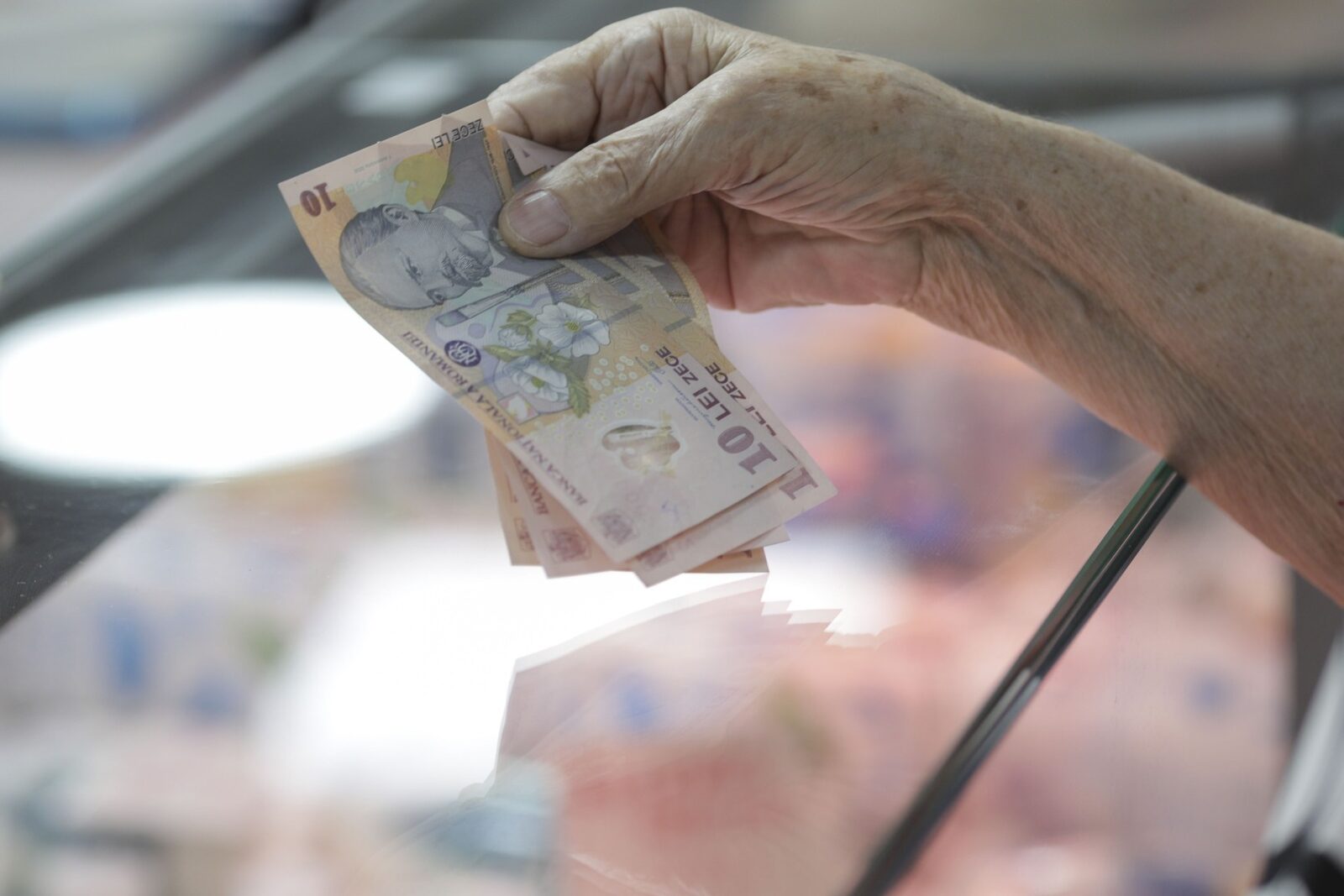 Pensii în România, lovite puternic de scumpiri: Scădere majoră a puterii de cumpărare