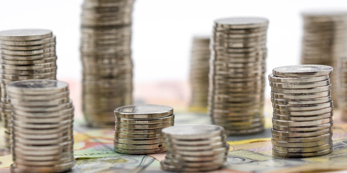 Românii, loviți de pensii mai mici: Cât pierdeți după o viață de muncă?