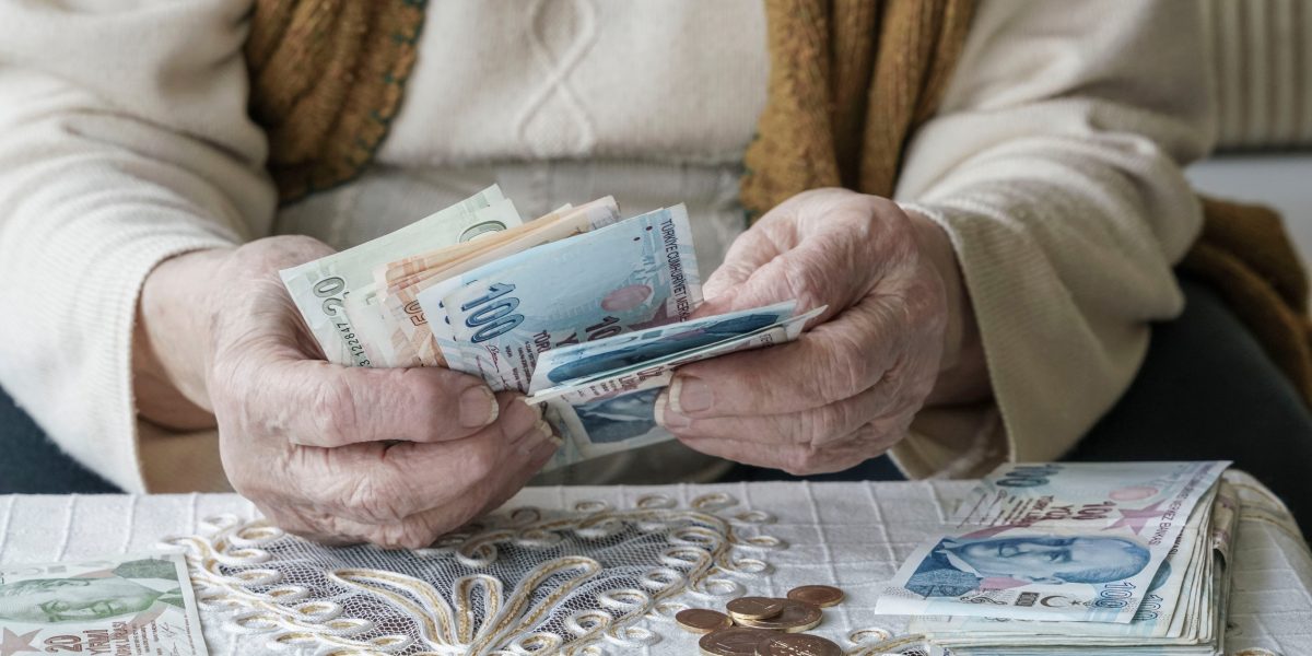 pensionari.jpg - JurnalUrban