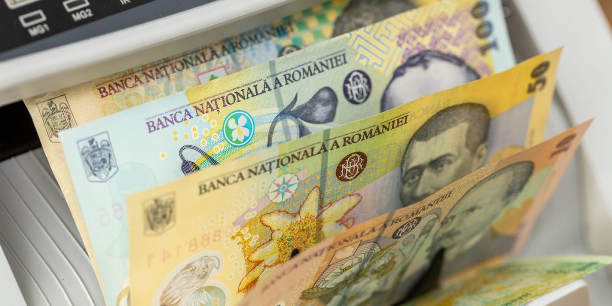 pensionarii-primesc-ajutoare-in-doua-transe.-Lunile-in-care-se-vor-face-platile-si-cine-va-primi-pan.jpeg - JurnalUrban