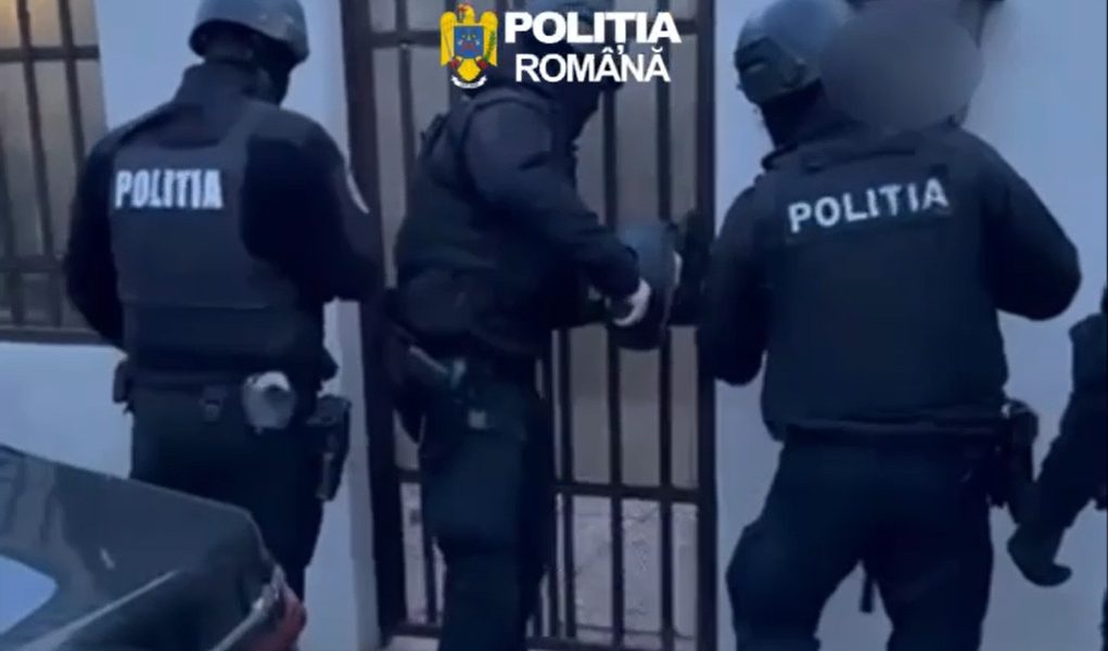 București: Doi bărbați și-o femeie, prinși la furat. Ce au sustras?