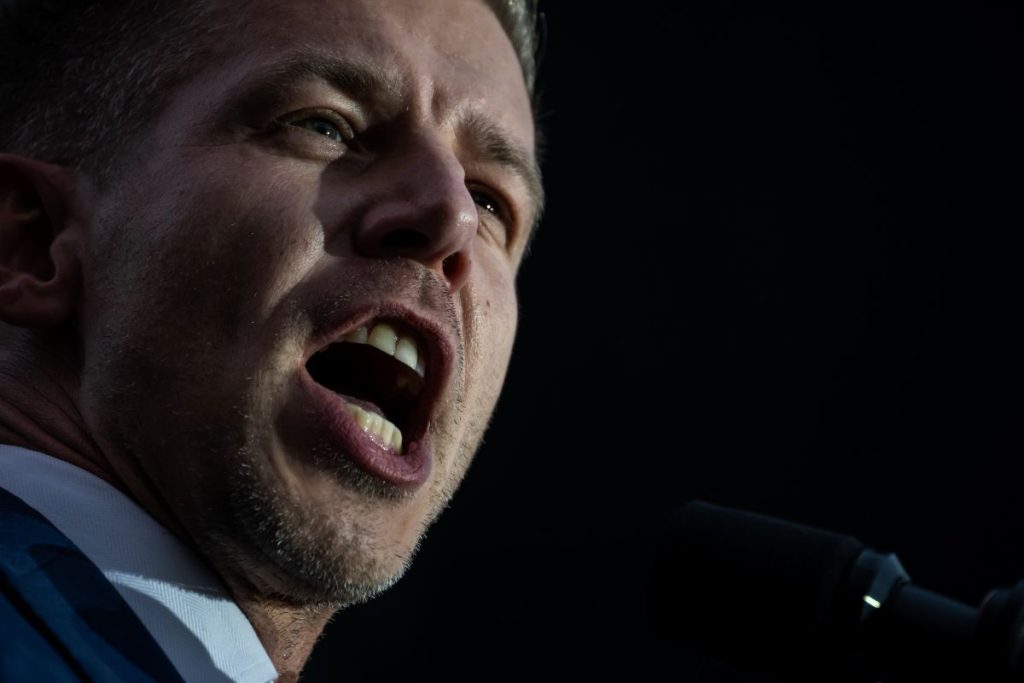 Simion, dans macabru pe morminte, acuză UDMR de minciuni