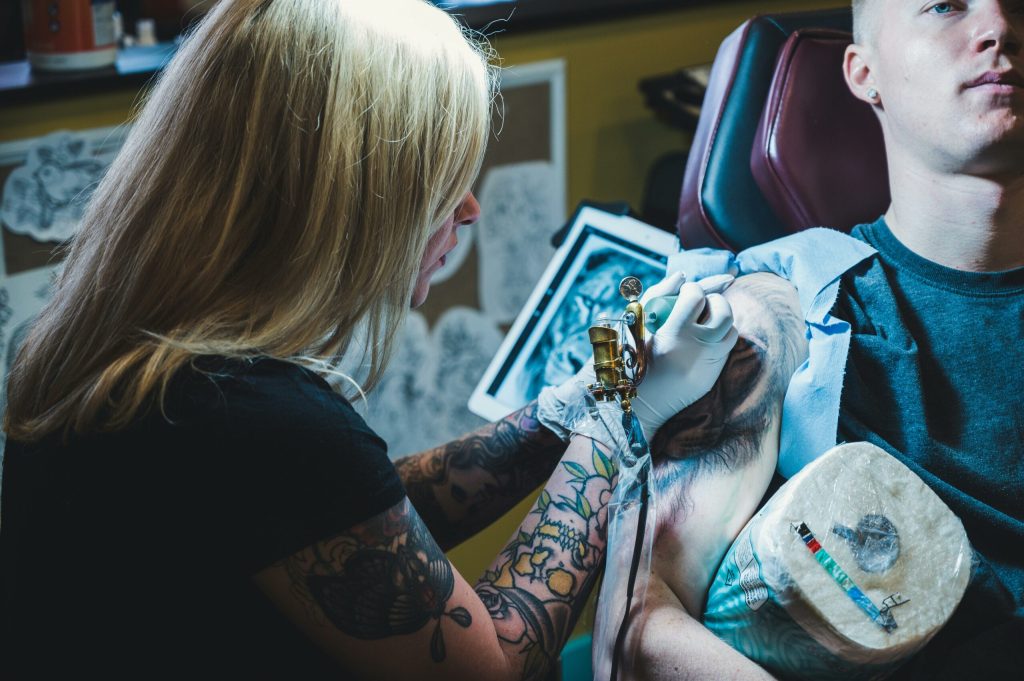 Zeci de artiști tatuatori, la Timișoara: România, vizitată de maeștri din străinătate
