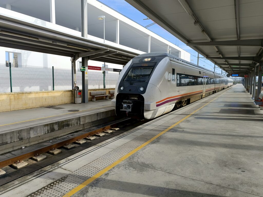 Călătorii GRATUITE în Europa: UE dă 40.000 de abonamente de tren tinerilor!