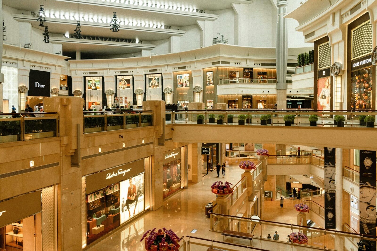 Mall-ul din București care nu închide porțile de Paște