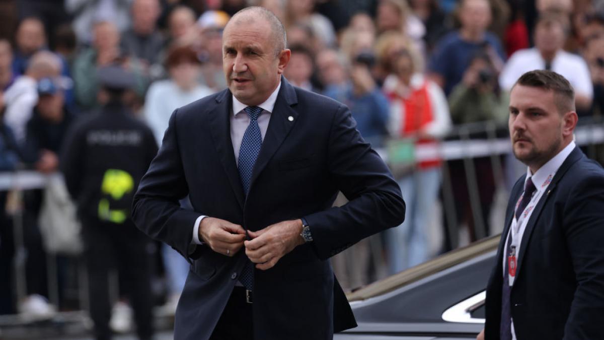 Rumen Radev, pilotul la butoane: Zguduie Bulgaria. Guvernul sau prăbușirea
