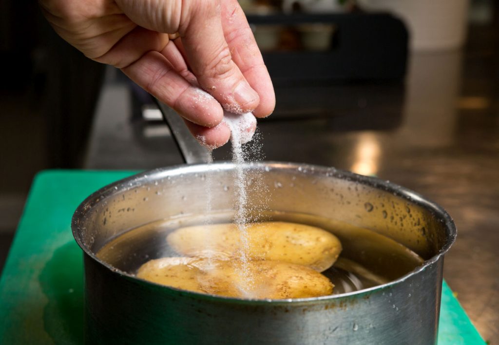 Piureul prea apos? Soluții rapide să-l salvezi, fără să schimbi gustul!