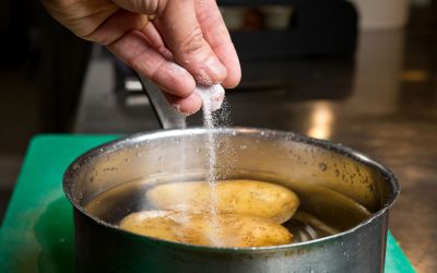 Piureul prea apos? Soluții rapide să-l salvezi, fără să schimbi gustul!
