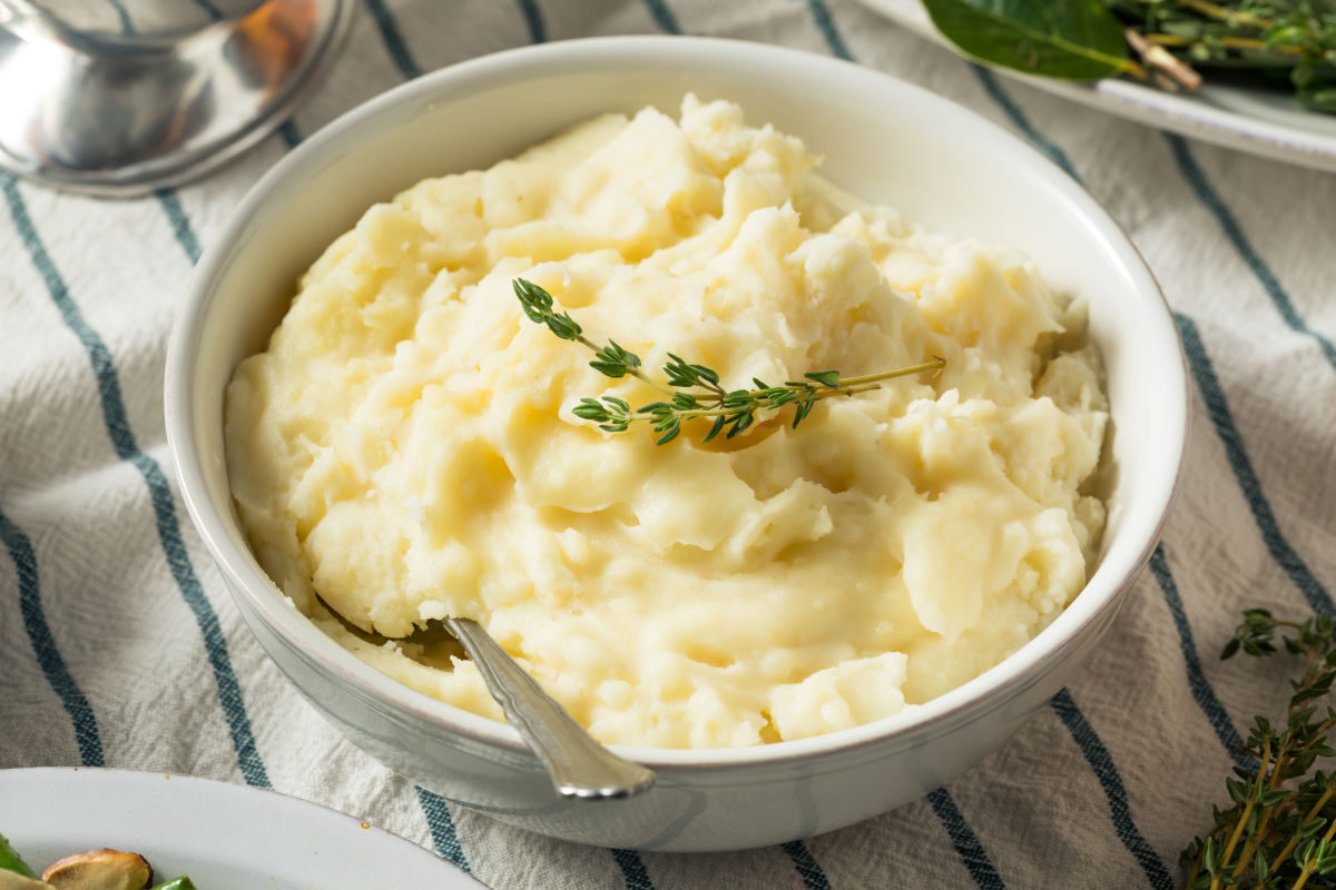 Pufos și gustos: Secretul piureului de cartofi cu UN singur ingredient!