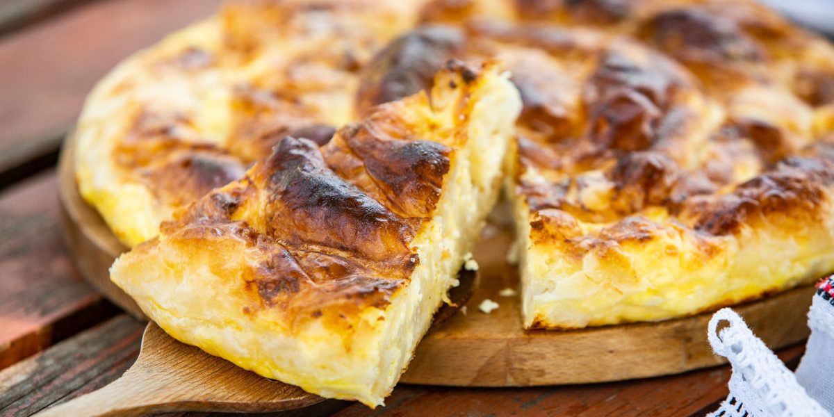 Plăcintă cu brânză Hochland: Secretul foilor subțiri. Răsucită sau la tavă