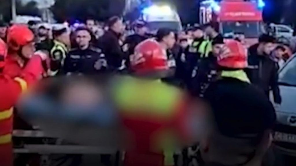 Incendiu devastator într-un bloc social: Planul Roșu, activat în București