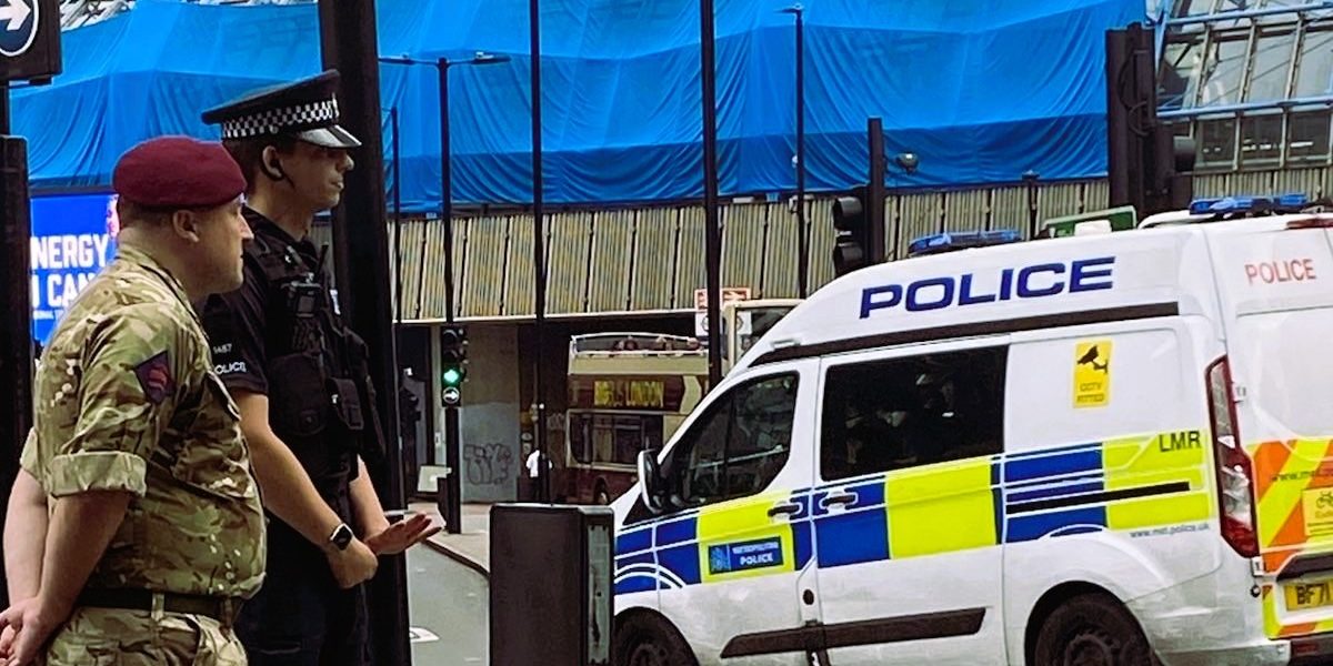 politia-britanica.jpg - JurnalUrban