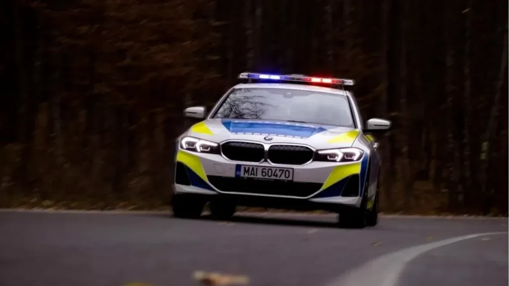Polițiști rutieri, chef cu manele în autospecială: „Să sară permisele!”