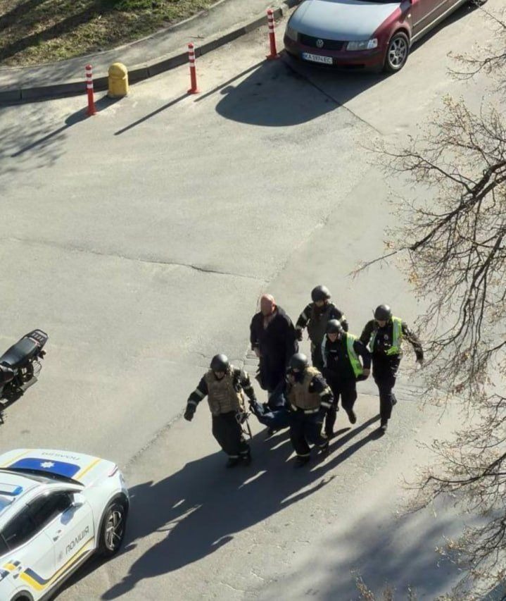 Ancheta la Kiev: Polițiști fug de focuri, abandonează civilii în Ucraina