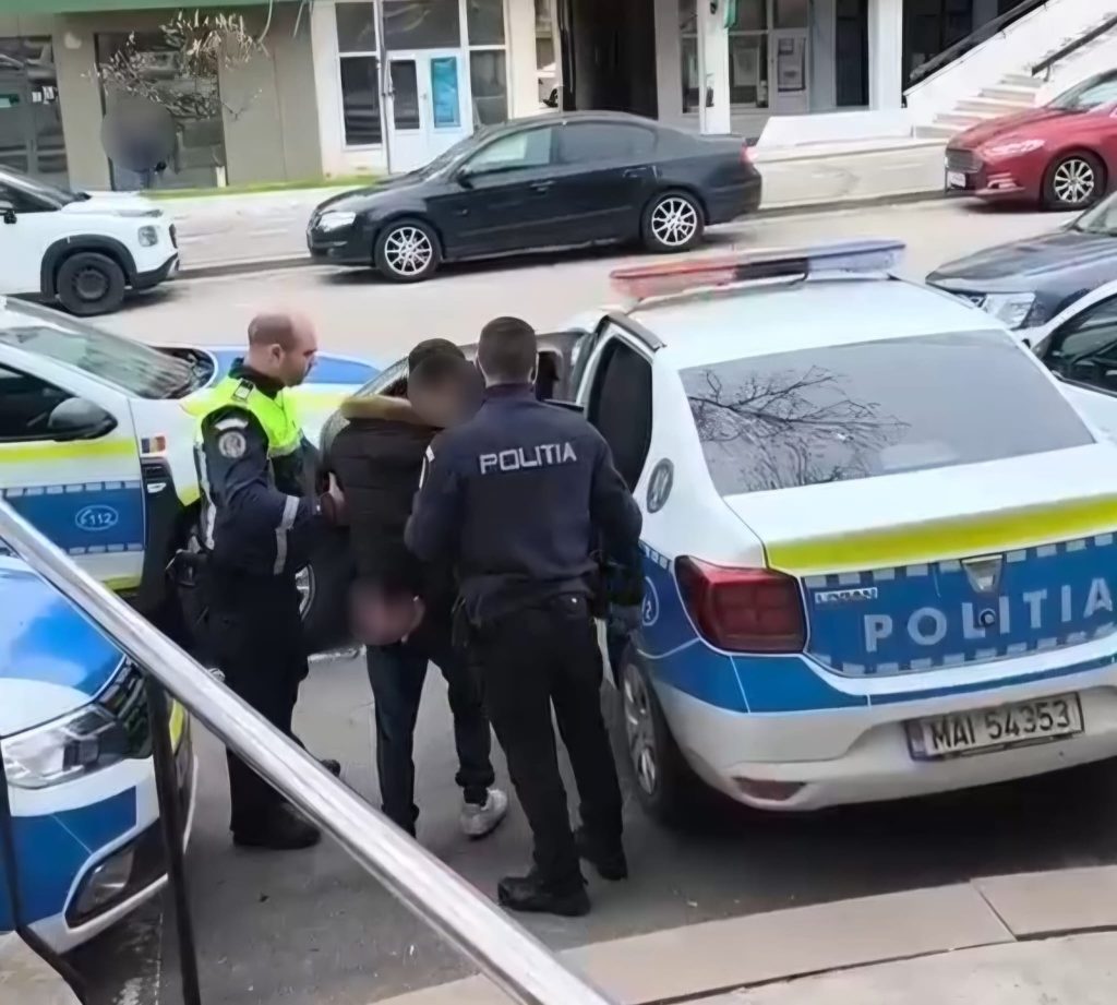 Tânăr l-a lovit pe polițist după ce a fost rugat să reducă volumul muzicii