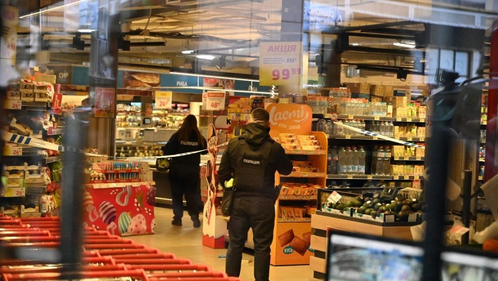 Incendiu, apoi focuri de armă: Atacator, ARESTAT după DRAMĂ în București