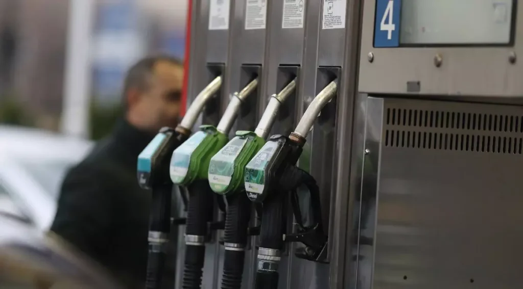 Prețul carburanților: Cât plătim la 20 aprilie 2026? Criza de kerosen lovește România