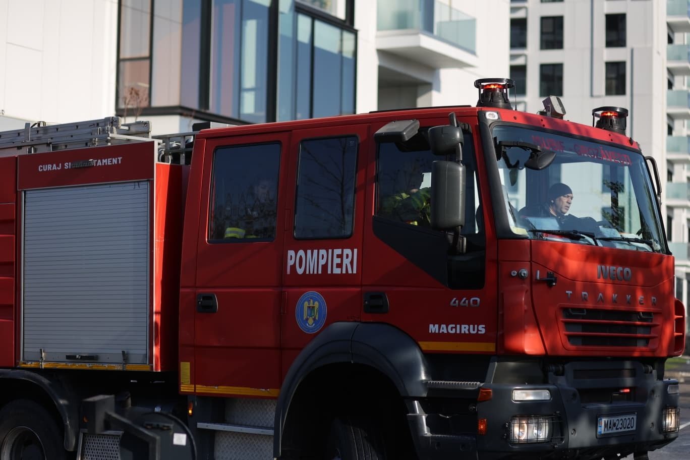 Florii sub semnul intervențiilor: Mii de misiuni pentru pompieri și SMURD În perioada sărbătorilor de Florii, salvatorii din România au fost mobilizați la capacitate maximă, cu mii de intervenții în doar trei zile
