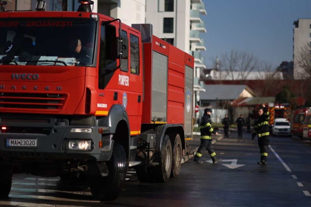 Focul, inamicul ascuns al gospodinelor: ISU Giurgiu avertizează asupra riscurilor din timpul curățeniei de primăvară Inspectoratul pentru Situații de Urgență Giurgiu (ISU) atrage atenția asupra pericolelor de incendiu din locuințe, în contextul în care mulți români se pregătesc de curățenia de primăvară
