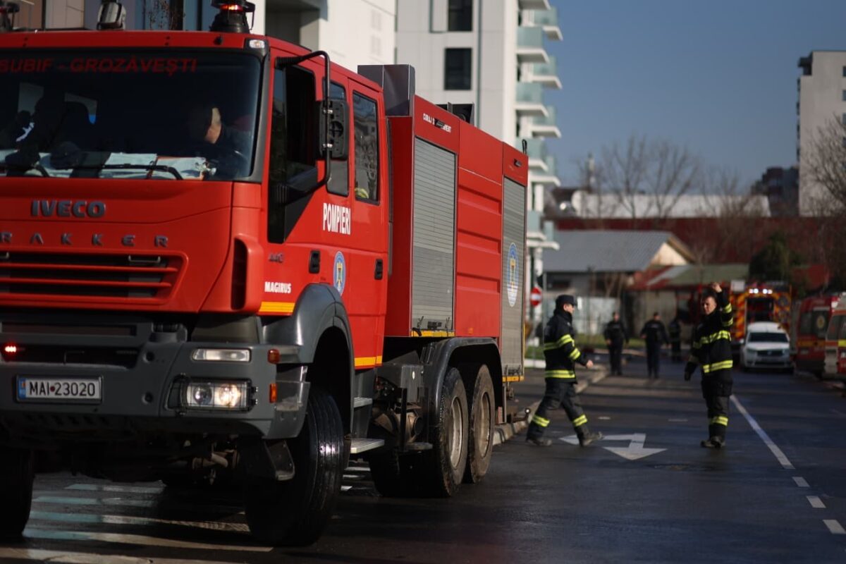 Focul, inamicul ascuns al gospodinelor: ISU Giurgiu avertizează asupra riscurilor din timpul curățeniei de primăvară Inspectoratul pentru Situații de Urgență Giurgiu (ISU) atrage atenția asupra pericolelor de incendiu din locuințe, în contextul în care mulți români se pregătesc de curățenia de primăvară