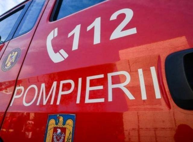 Incendii la Constanța: Zece evacuați și o femeie, la spital, intoxicată