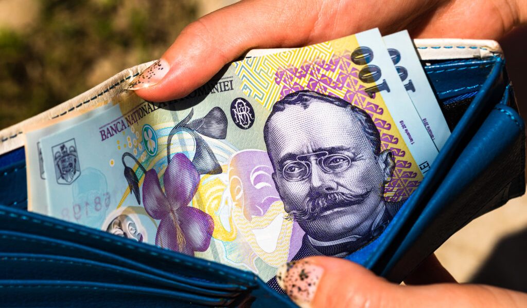 portofel-bani-1024x683.jpg - JurnalUrban