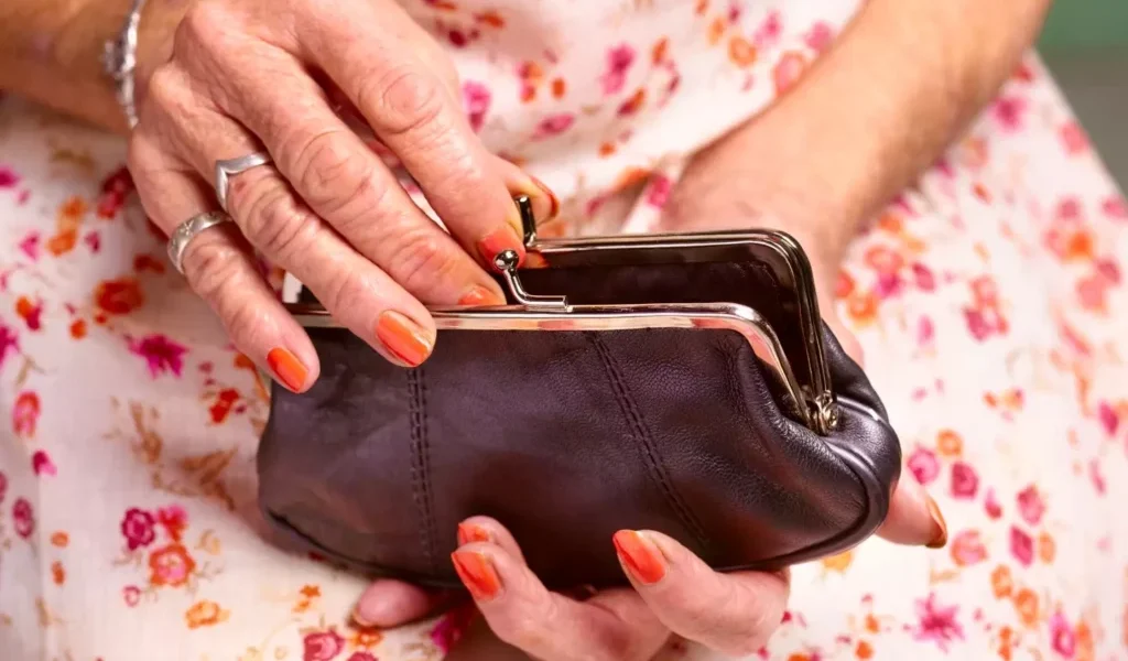 poseta-pensionari-1024x767.webp.webp - JurnalUrban