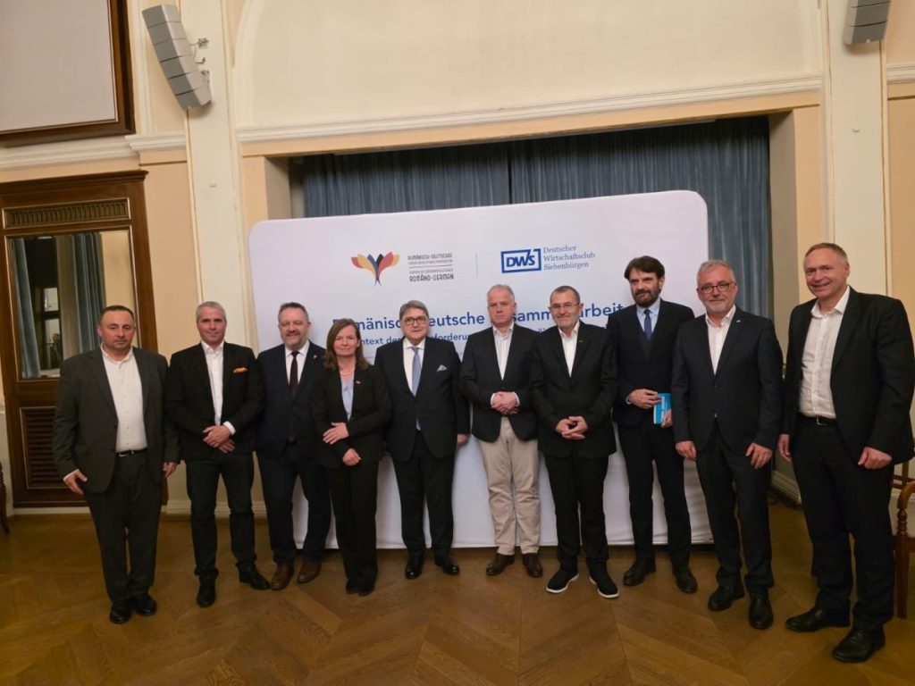 Producția industrială a scăzut, iar investitorii germani avertizează asupra blocării investițiilor în România Producția industrială din România a înregistrat o scădere de 3,8%, iar vânzările din retail au coborât cu 6,5%
