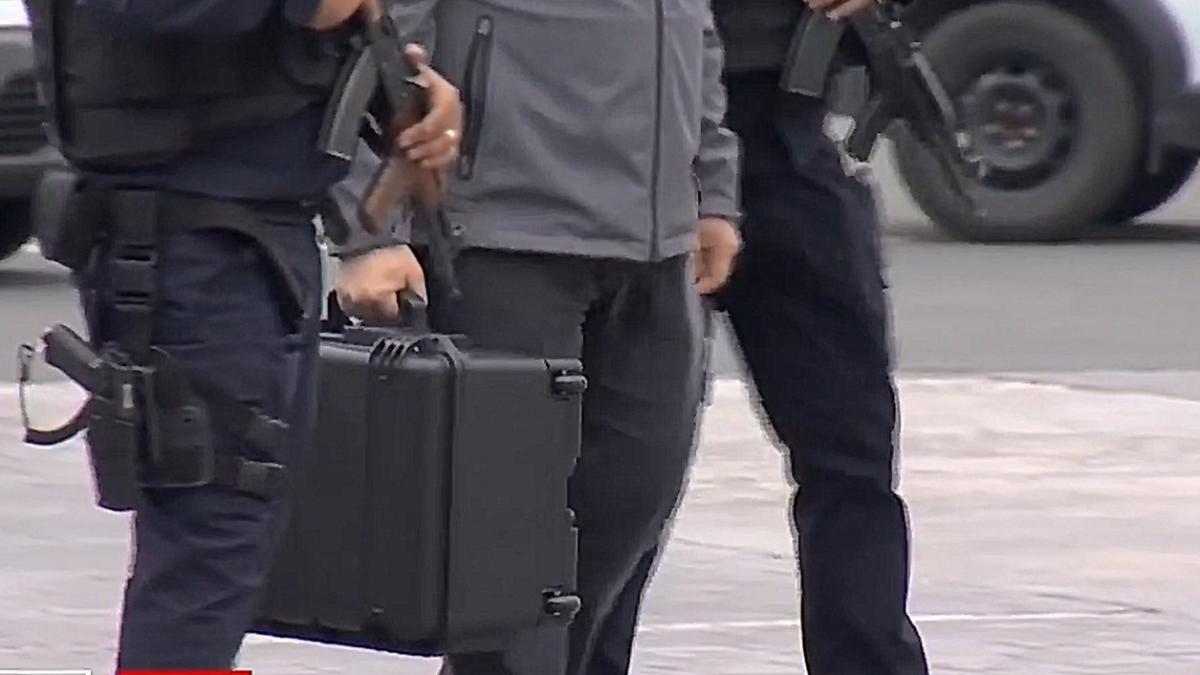 Primele imagini cu Tezaurul din Olanda: Coiful de la Coțofenești, sub pază antitero