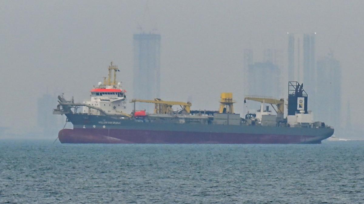 Navele au trecut prin Ormuz: Ce-i cu petrolul după armistițiul SUA-Iran?