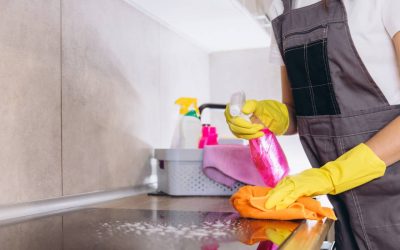 Cât de periculoase sunt produsele de curățenie? Ce NU trebuie să amesteci