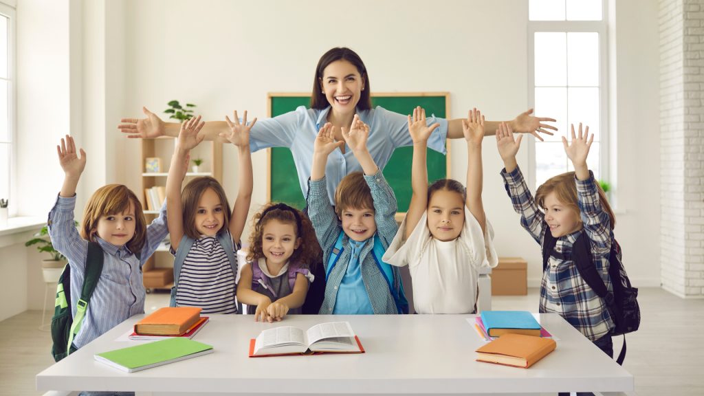 Profesor debutant, umilit de salariu: Câștigă sub un casier în România