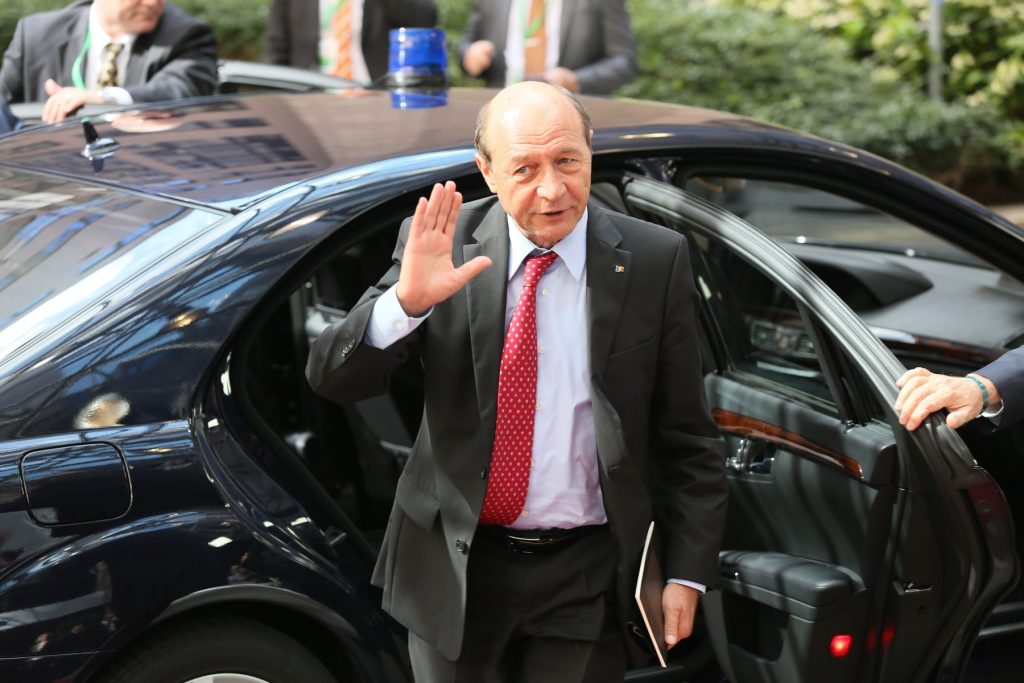 Fostul președinte Traian Băsescu a pledat pentru constituirea unei armate europene, considerând-o o alternativă necesară pentru a reduce dependența de Statele Unite și de deciziile potențial instabile ale lui Donald Trump
