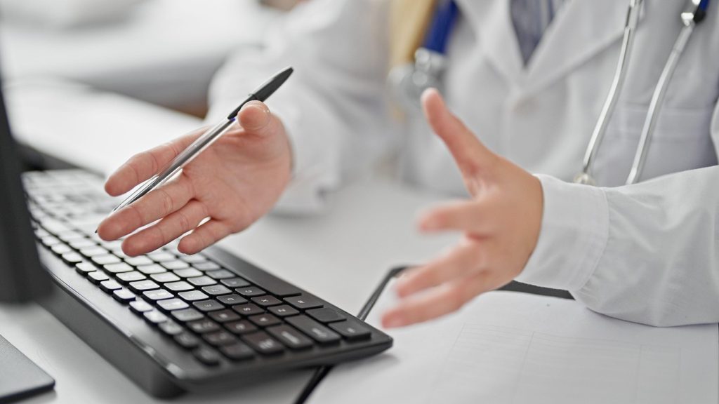 Concediul medical: Drepturile angajaților în diverse situații de sănătate București – Angajații din România beneficiază de concediu medical în diverse situații, de la boli obișnuite sau accidente în afara muncii, până la afecțiuni grave sau evenimente speciale precum sarcina și îngrijirea copilului bolnav