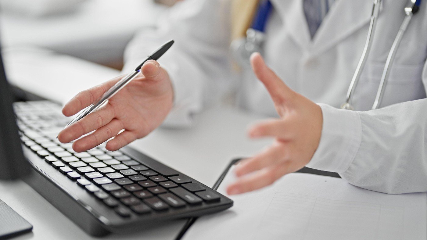 Concediul medical: Drepturile angajaților în diverse situații de sănătate București – Angajații din România beneficiază de concediu medical în diverse situații, de la boli obișnuite sau accidente în afara muncii, până la afecțiuni grave sau evenimente speciale precum sarcina și îngrijirea copilului bolnav