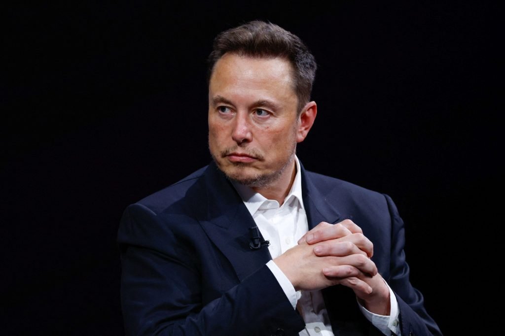 Musk, la cuțite cu șeful OpenAI, Sam Altman: Vrea să-l dea afară!
