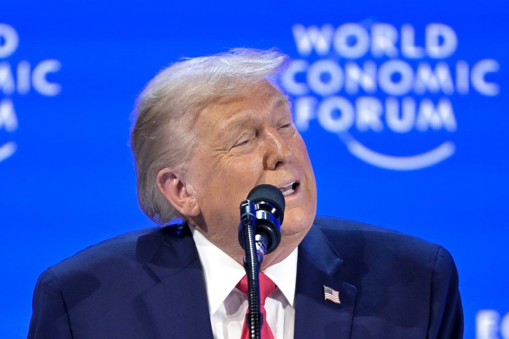 Trump, la cel mai scăzut nivel de popularitate de la începutul celui de-al doilea mandat, pe fondul războiului din Iran Rata de aprobare a fostului președinte al Statelor Unite ale Americii, Donald Trump, a stagnat la 41%, la o lună de la începutul conflictului din Iran, conform ultimelor sondaje de opinie