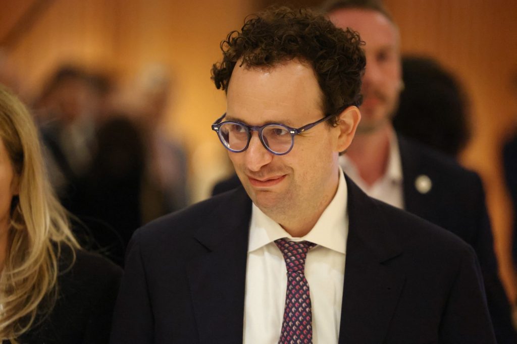 Anthropic, gigant pe inteligență artificială: Depășește OpenAI, valoare de trilion de dolari