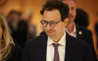 Anthropic, gigant pe inteligență artificială: Depășește OpenAI, valoare de trilion de dolari