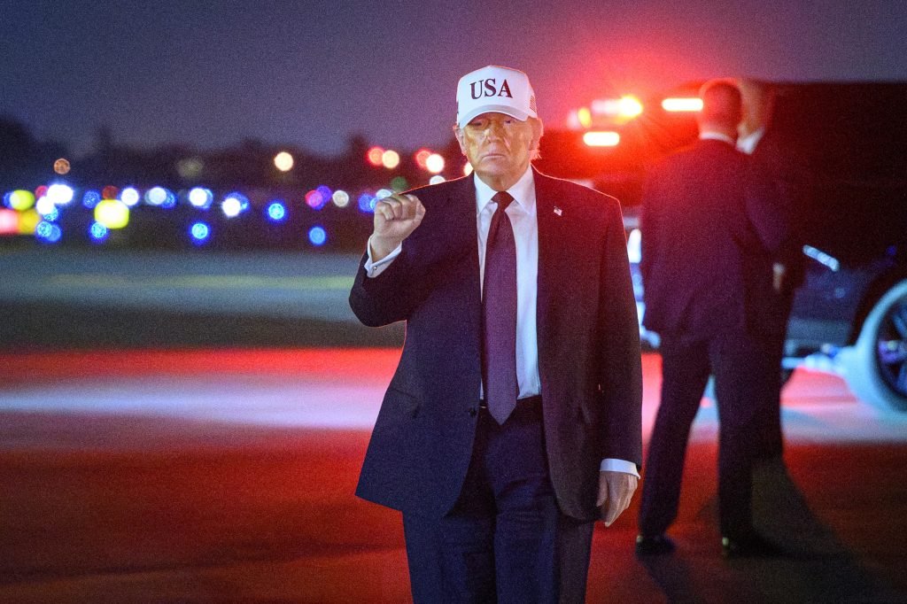 Liderul de la Casa Albă amenință IRANUL cu distrugerea civilizației Președintele SUA, DONALD Trump, a intensificat amenințările la adresa IRANULUI, avertizând că o „întreagă civilizație va pieri” dacă TEHERANUL nu acceptă termenii impuși