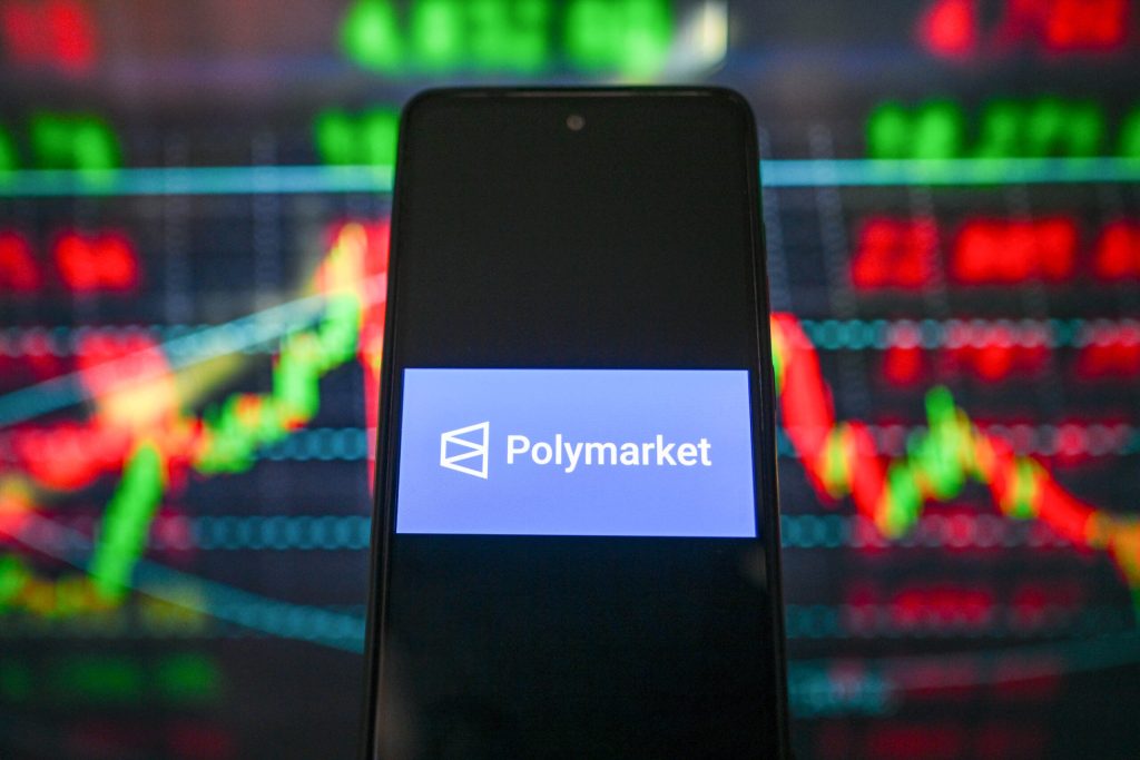 Mai multe conturi noi de pe platforma de predicții Polymarket au reușit să acumuleze sute de mii de dolari, după ce au pariat corect pe un posibil armistițiu între STATELE UNITE ale AMERICII și Iran