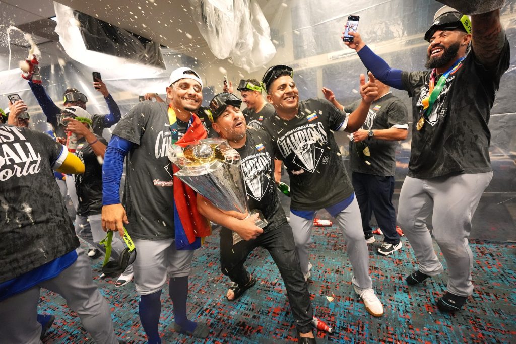 CARACAS, VENEZUELA – Miercuri a fost decretată zi de sărbătoare națională în Venezuela, pentru a celebra victoria istorică a echipei naționale de baseball în fața Statelor Unite în finala World Baseball Classic