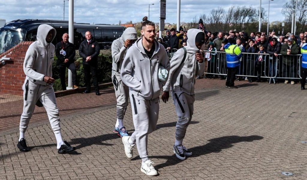 Tottenham, KO în lupta pentru salvare. Radu Drăgușin, veste neagră