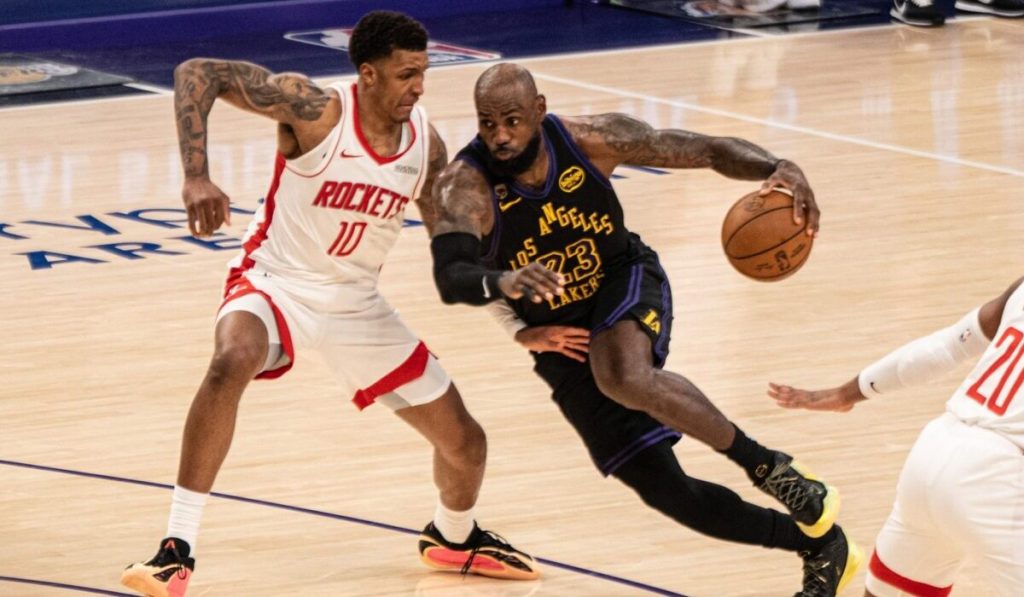 Lakers, 2-0 cu Rockets: LeBron James, spectacol fără Doncic și Reaves