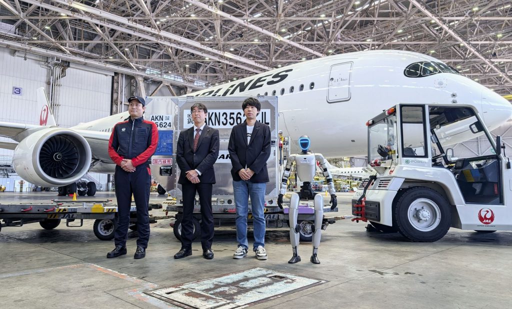 Roboți umanoizi, testați într-un aeroport din Japonia: Ce rol inedit au