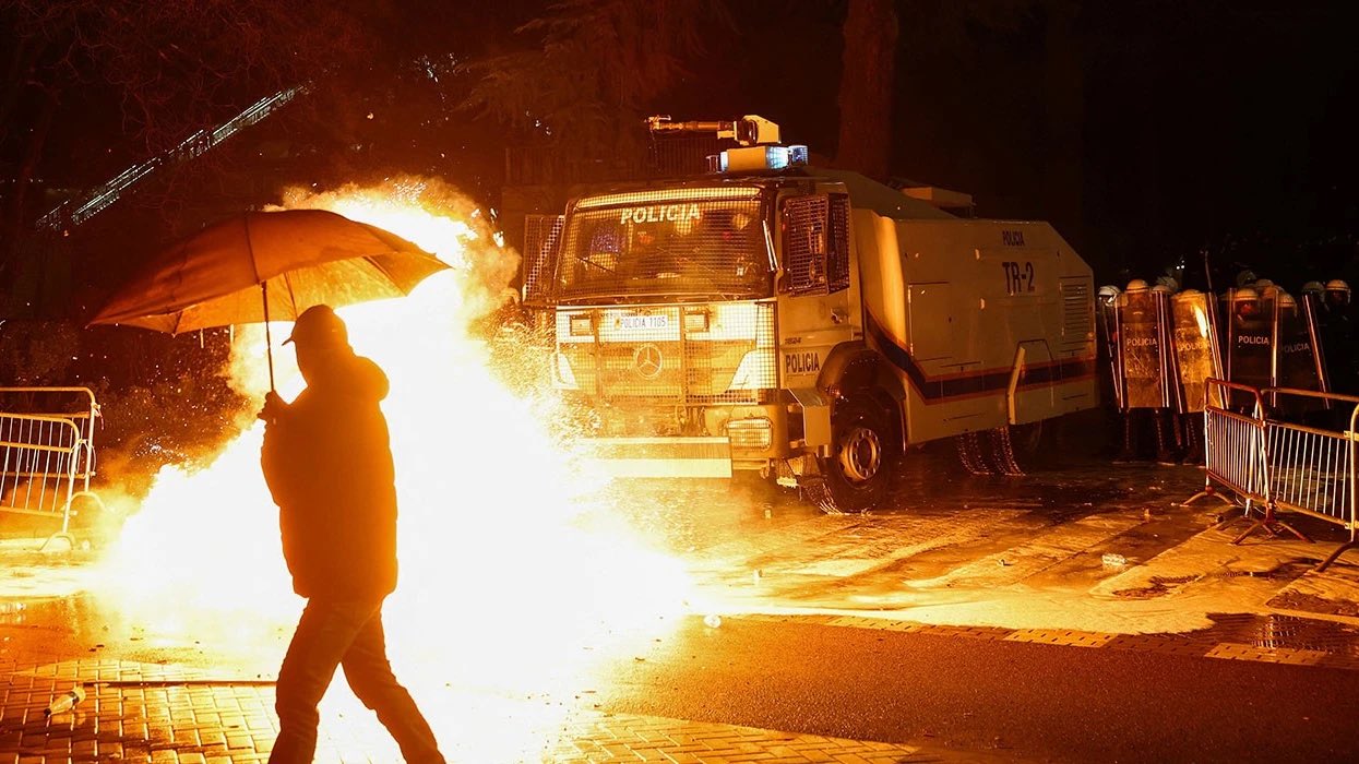 Albanezia: Peste 20 de arestări și parlamentari spitalizați la Tirana