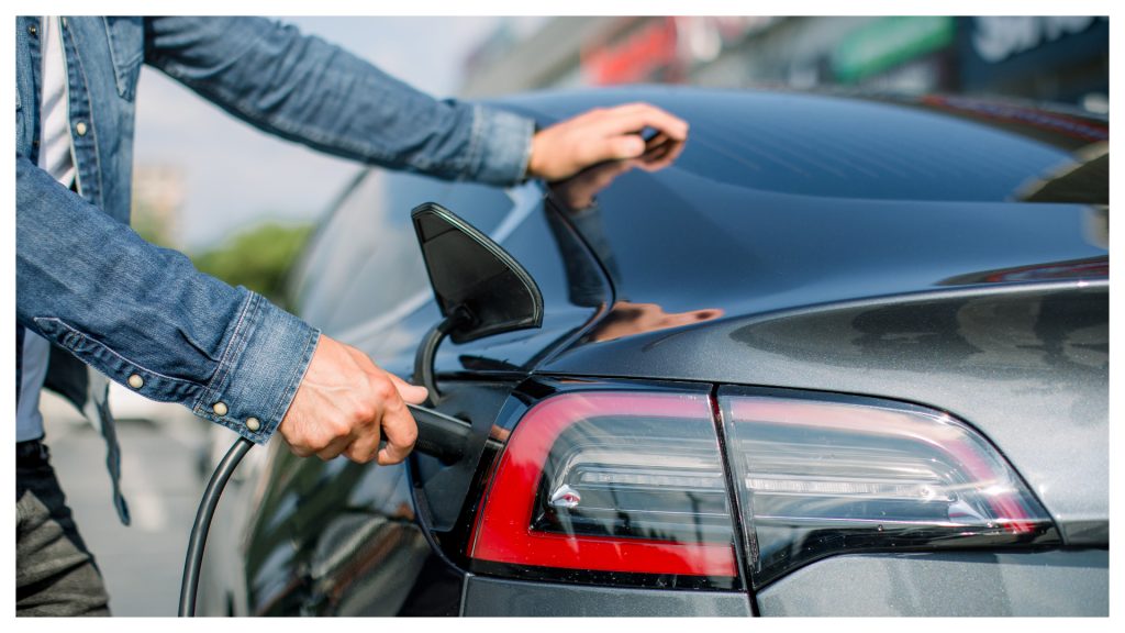 Mașinile electrice, explozie în Europa: Scumpirea benzinei schimbă regulile jocului