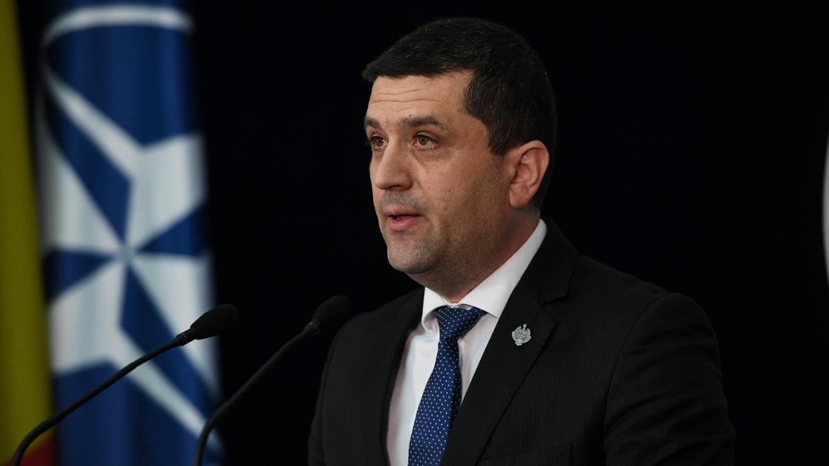 Ministrul Apărării, Radu Miruță, a declarat că România ar fi apărată de un eventual atac iranian cu rachete, prin intermediul scutului antirachetă de la Deveselu și al altor sisteme similare din regiune